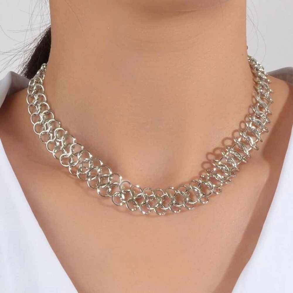 ⭐️ Awesome Metallic Wide Chain-linked Chain Mail Necklace ⭐️